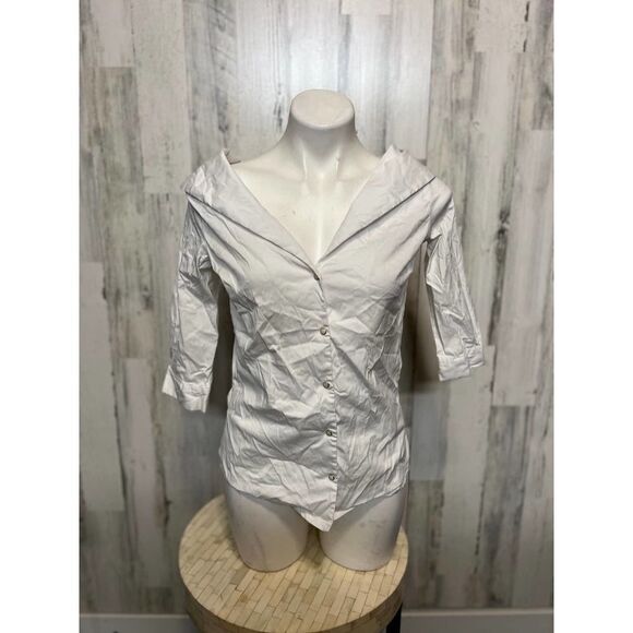 White blouse - Picture 1 of 5
